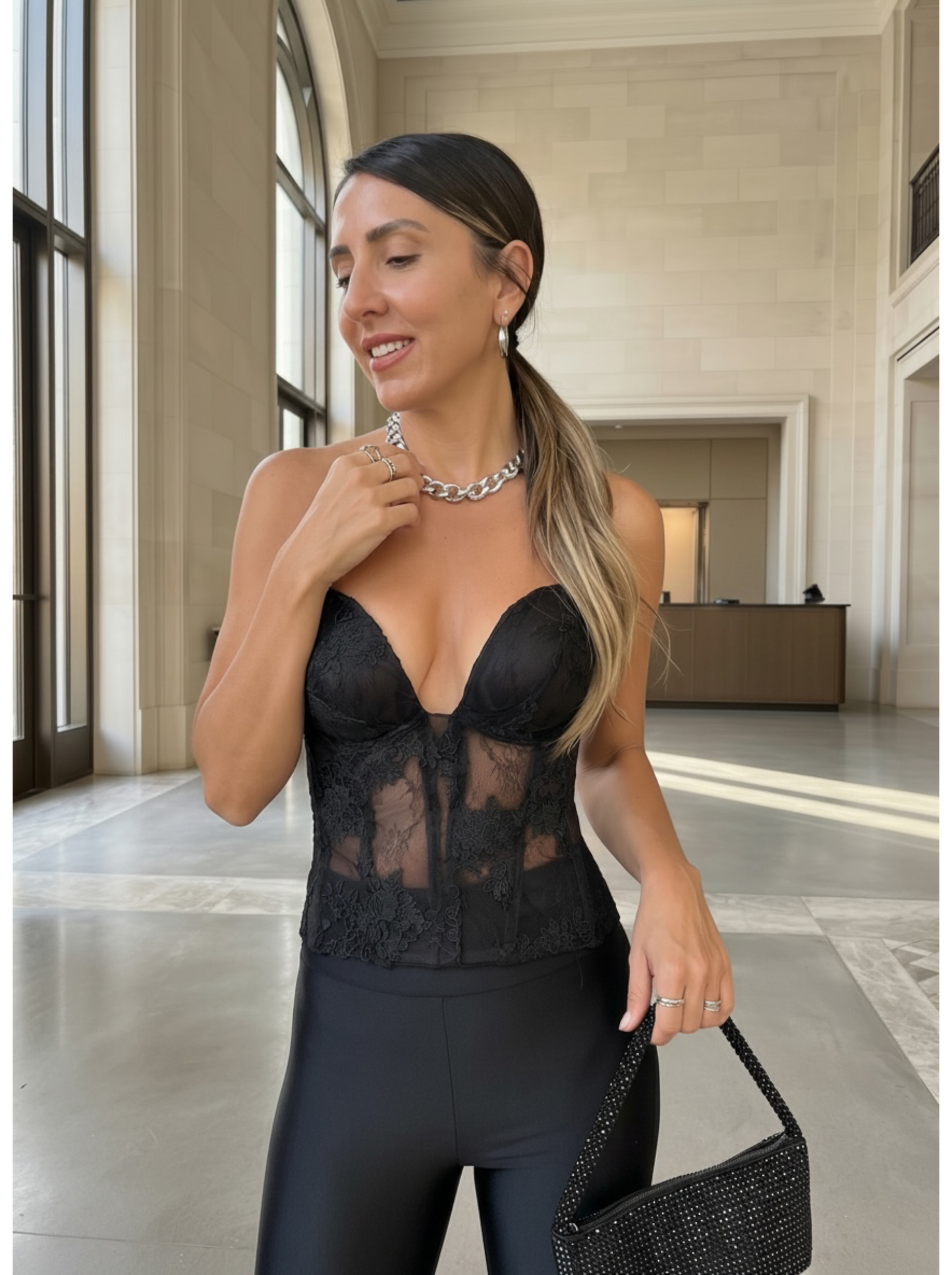מחוך נואר | Corset Noir